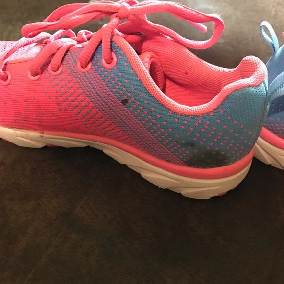 Girls tennis shoes - Picture 4 of 5